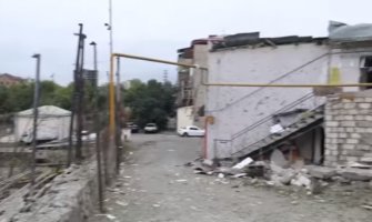 Vazdušni napadi na Nagorno-Karabah: Snažna eksplozija, uništene zgrade... (VIDEO)