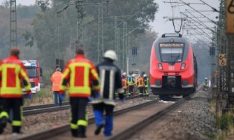 Njemačka: Dva brata tinejdžera usmrtio voz dok su pretrčavali prugu