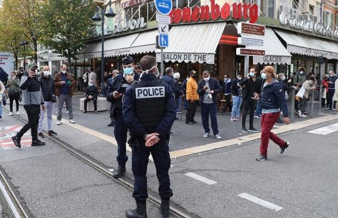 Još jedan napad u Francuskoj: Nožem napao policajce uz povike 