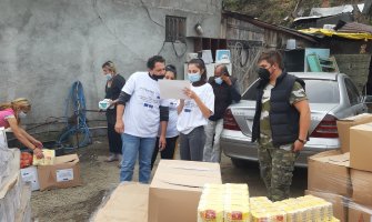  180 paketa pomoći za 70 romskih porodica u Bijelom Polju
