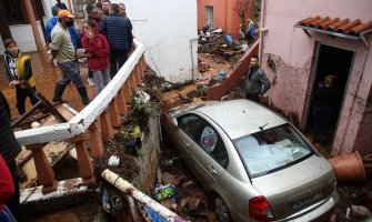 Poplave na Kritu uništile domove, bujica nosila automobile i ostake ruševina(FOTO)(VIDEO)
