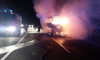Izgorio autobus na putu Cetinje - Podgorica