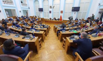 Poslanici mogu glasati i onlajn, Simović i Đeljošaj podnijeli ostavke