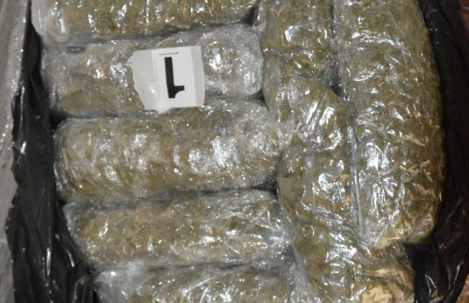 Kod državljanina BiH pronađeno 11 kilograma marihuane (FOTO)