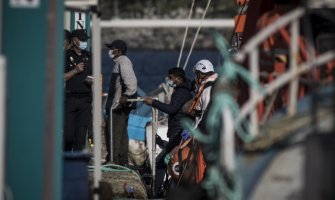 Brod sa migrantima udario u stijene blizu Kanarskih ostrva, preminulo osam putnika