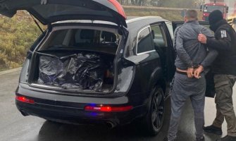 Uhapšen državljanin Albanije: U mjestu Bijelo Polje u autu otkriveno 90kg marihuane(VIDEO)