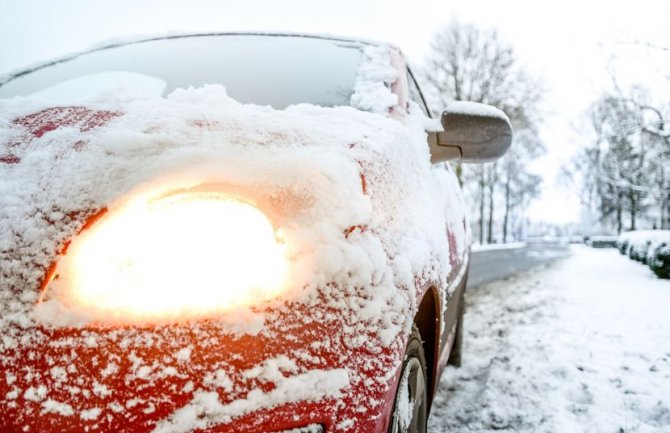 Zagrijavanje auta zimi prije vožnje je loše, evo i zašto