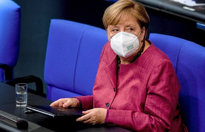 Merkel:  Dogovoreno fazno ublažavanje mjera protiv Kovid-19