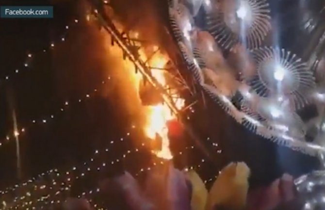 Kijevo: Tokom svečane ceremonije zapalila se novogodišnja jelka na glavnom trgu