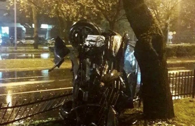 Vozilo Ministarstva odbrane učestvovalo u udesu u Podgorici, lakše povrijeđena jedna osoba