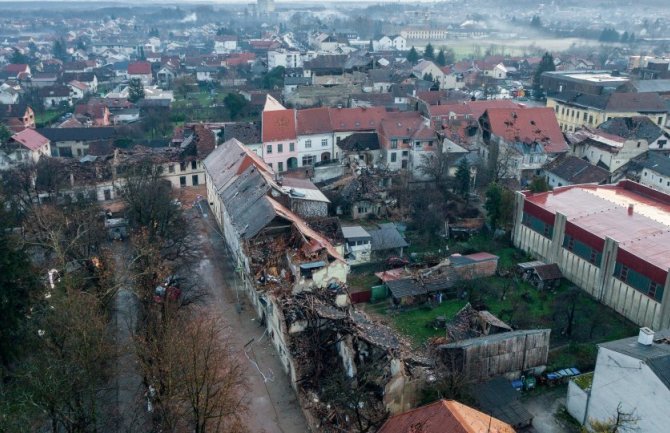 Tokom noći još nekoliko zemljotresa u Petrinji