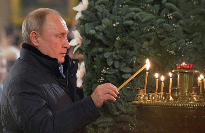 Putin dočekao Božić  u crkvi: Ovaj divni praznik daje milionima ljudi radost i nadu