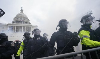 Policajac peta žrtva nereda u SAD