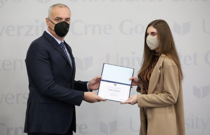 Nina Perišić, najbolja studentkinja Pravnog fakulteta za studijsku 2020/21. godinu