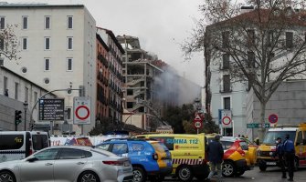 Eksplozija u Madridu, poginule četiri osobe, djelovi zgrade pali u dvorište škole (VIDEO)