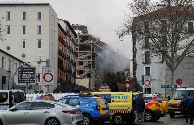 Eksplozija u Madridu, poginule četiri osobe, djelovi zgrade pali u dvorište škole (VIDEO)