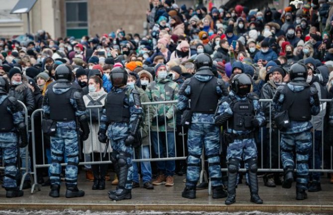 Više od tri hiljade ljudi uhapšeno na demonstracijama za Navaljnog, povrijeđena 42 policajca (VIDEO)