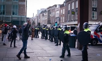 Nastavili se nemiri u Holandiji zbog policijskog časa, sukob policije i građana