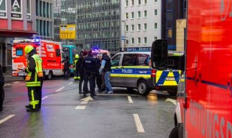 Napad nožem u Frankfurtu, povrijeđeno više ljudi