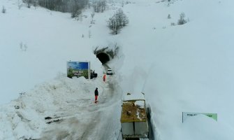Put Šavnik - Nikšić, probijanje kroz sniježne nanose 