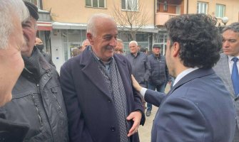 Abazović u posjeti Opštini Rožaje: Građani ga dočekali sa povicima