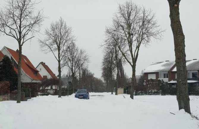 Sniježna oluja u Njemačkoj: 28 povrijeđenih u saobraćajnim nesrećama, zbog mećave se ne radi 10 dana