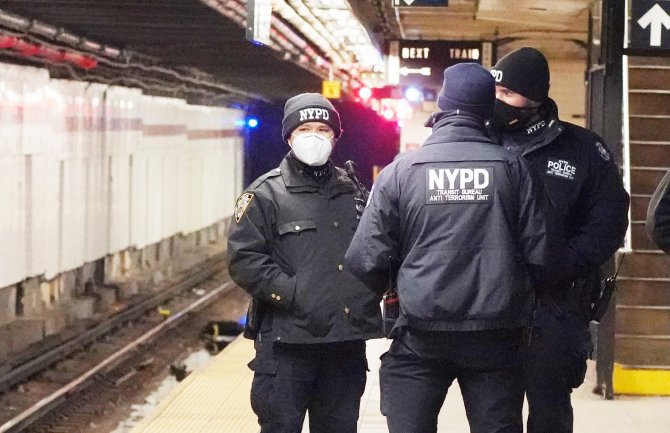 Njujork: Četiri napada u metrou na beksućnike, dvoje ubijeno, policija traga za napadačem