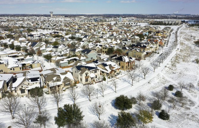 Milioni Amerikanaca bez struje zbog sniježnog nevremena