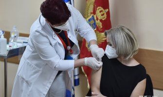 Ministarka zdravlja primila vakcinu protiv korona virusa(VIDEO)