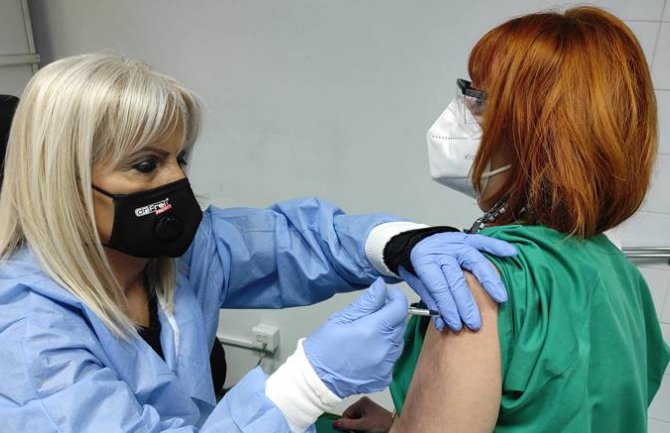 Počela vakcinacija medicinskog osoblja u Domu zdravlja Nikšić