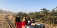 Pogledajte: Ruske diplomate izašle iz Sjeverne Koreje u kolicima na ručni pogon(VIDEO)