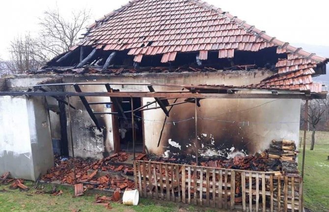 Bijelo Polje: Izgorjela kuća Radovića u Rasovu