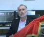 Sadiković pokazao zastavu kojom je udaren: Vjerujte časni Crnogorci ona je sada na sigurnom mjestu