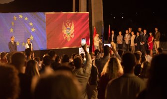 URA: Krivokapiću sada ne smetaju glasovi opozicije, dostojan premijerskog mjesta Apsurdistana