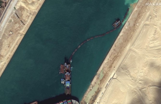 Više od 300 brodova čeka otvaranje Sueca, pogledajte mapu(FOTO)