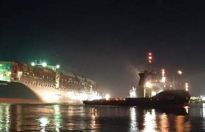 Oslobođen brod u Sueckom kanalu