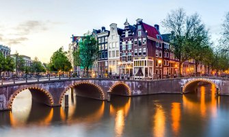 Holandija obustavila vakcinaciju AstraZenkinim vakcinama