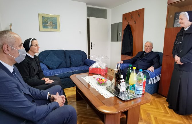 Prijestonica Cetinje:  Kašćelan čestitao Uskrs