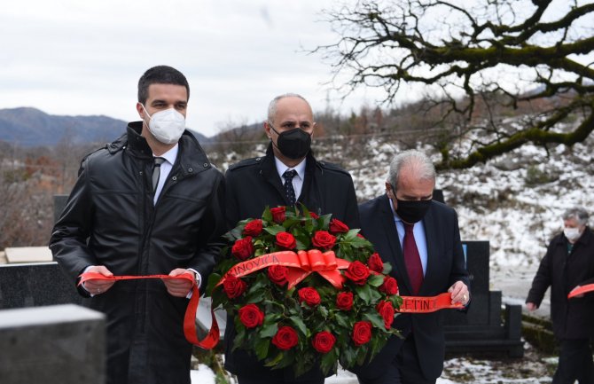 Delegacija Prijestonice Cetinje povodom 4. aprila - Dana studenata položila vijenac na grob Žarka Marinovića 