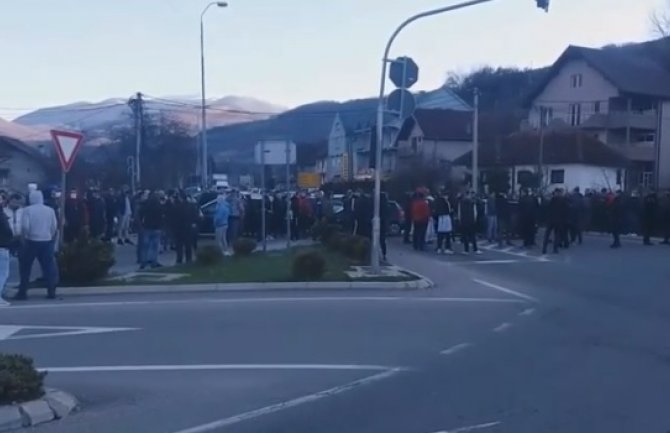Novi Put: Grebović da objavi koliko je podnijeto prekršajnih prijava zbog blokade raskrsnice u Rakonjama
