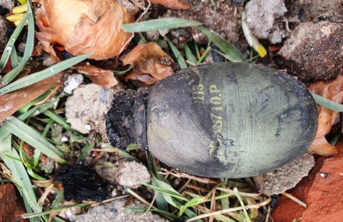 Mojkovac: Kesu sa bombama i kapislama bacio u vatru, od detonacije zadobio teške povrede