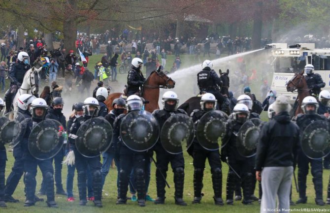 Ilegalna žurka u Briselu, 15 povrijeđenih, 132 uhapšenih