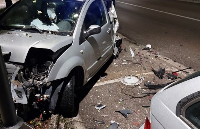 U udesu na Cetinju povrijeđena jedna osoba, oštećena četiri vozila