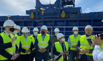 Krivokapić posjetio Brodogradilište Bijela: Brod konačno spreman za izvoz grita u Španiju