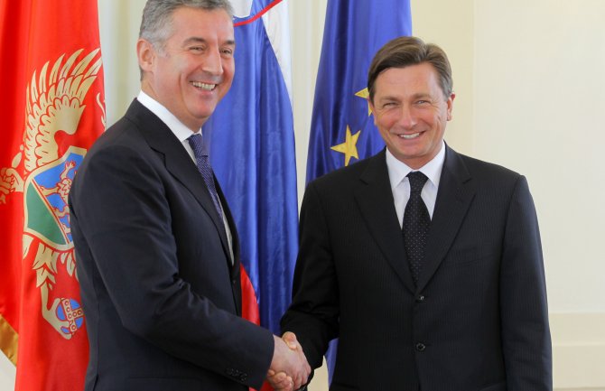Pahor stiže u Crnu Goru na radnu večeru sa Đukanovićem