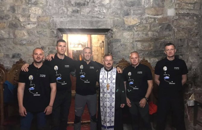 Tracionalno Bjelopoljci krenuli pješke na poklonjenje Svetom Vasiliju Ostroškom