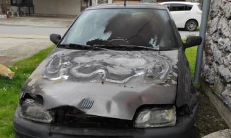 Nesvakidašnja situacija u Bjelovaru: Ženi se zapalio automobil, stalno vozila u prvoj brzini