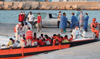 Utopila se 23 migranta kod obale Tunisa, 70 ih spašeno