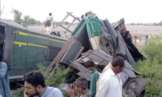 Sudar vozova u Pakistanu, poginulo najmanje 30 osoba