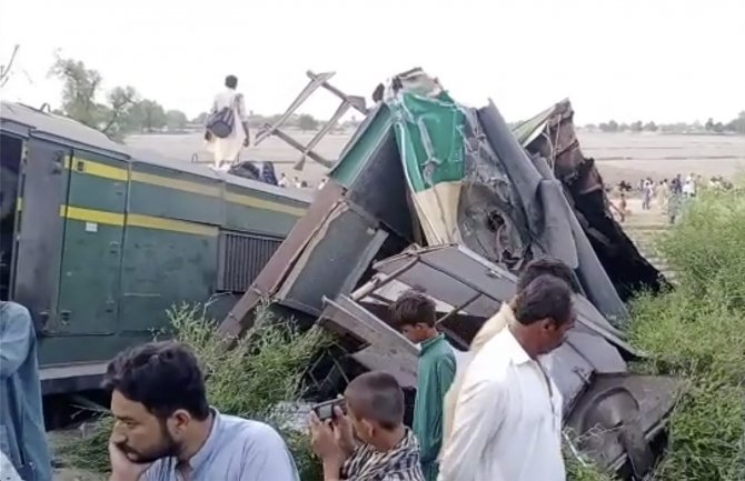 Sudar vozova u Pakistanu, poginulo najmanje 30 osoba